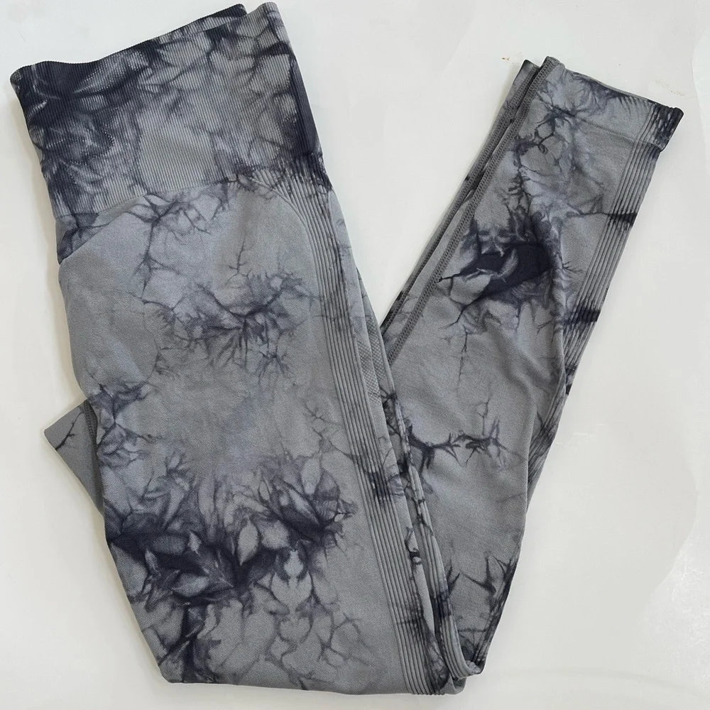 Tie Dye activewear leggings with scrunch bottoms - Picture 1 of 4